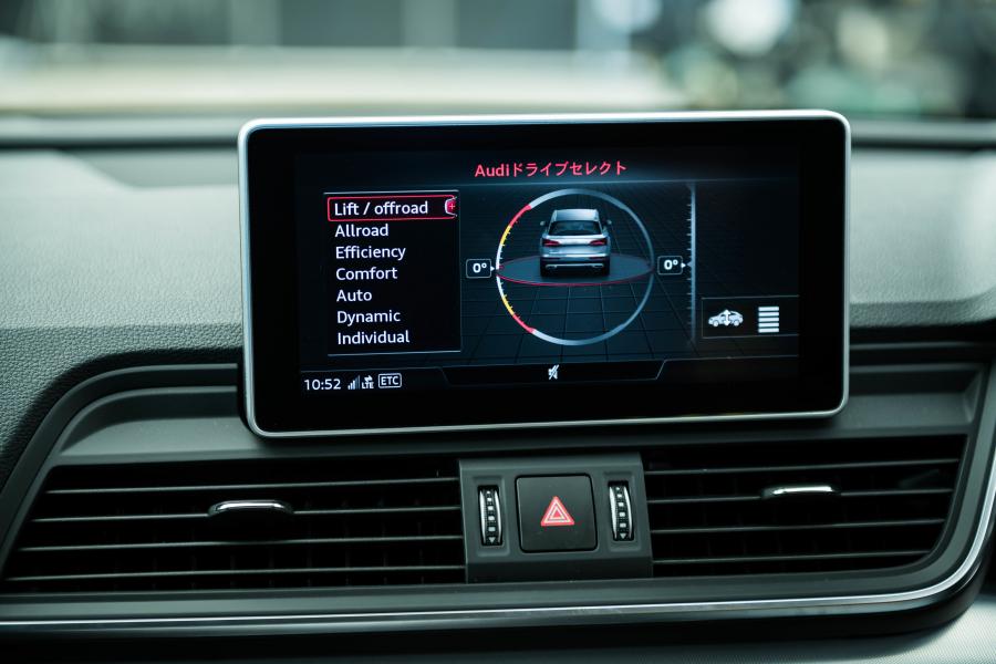 Детали интерьера Audi Q5 40 TDI Quattro 2019 года  (JP) (фото 19 из 20)